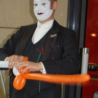 pantomime-luftballonswalk-act-jpg