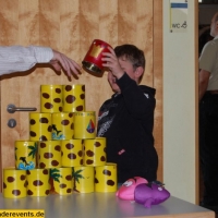 kinderspiele-dosen-werfen-3