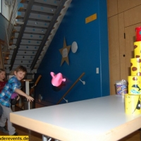 kinderspiele-dosen-werfen-4