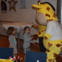 raffini-maskottchen-walk-act-firmenfeier-4