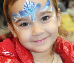 Frozen-Eiskoenigin-Kinderschminken-11