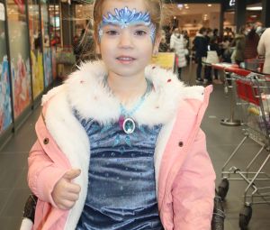 Frozen-Eiskoenigin-Kinderschminken-13