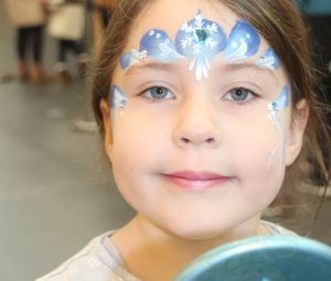 Frozen-Eiskoenigin-Kinderschminken-14
