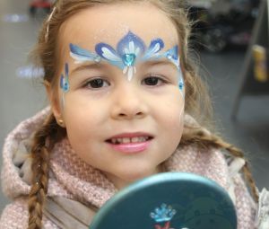Frozen-Eiskoenigin-Kinderschminken-2