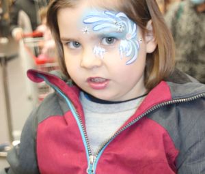 Frozen-Eiskoenigin-Kinderschminken-20
