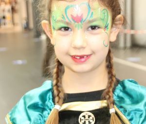 Frozen-Eiskoenigin-Kinderschminken-24