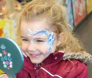 Frozen-Eiskoenigin-Kinderschminken-5