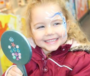 Frozen-Eiskoenigin-Kinderschminken-6
