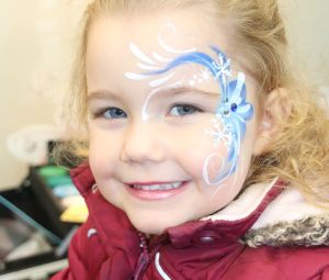 Frozen-Eiskoenigin-Kinderschminken-7