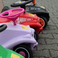 bobby-car-rennen-spiel-station-kinderanimation-1