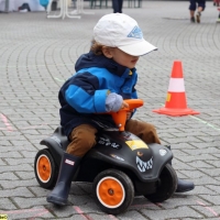 bobby-car-rennen-spiel-station-kinderanimation-3