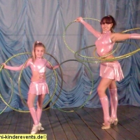 kinderzirkus-akrobaten-magier-2-jpg