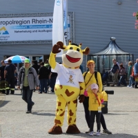 maimarkt-mannheim-kinderschminken-raffini-maskottchen-glitzer-tattoos-11