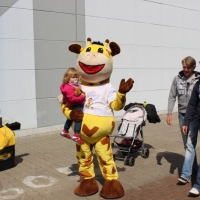 maimarkt-mannheim-kinderschminken-raffini-maskottchen-glitzer-tattoos-12