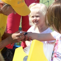 maimarkt-mannheim-kinderschminken-raffini-maskottchen-glitzer-tattoos-37