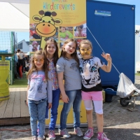 maimarkt-mannheim-kinderschminken-raffini-maskottchen-glitzer-tattoos-48