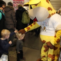Recycling Basteln, Glitzer Tattoos, Maskottchen Messe (19)
