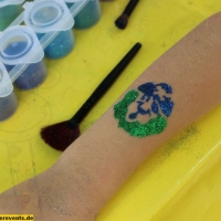 Strandbad Frankenthal, Glitzer Tattoos, Huepfburg (10).JPG