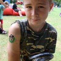 Strandbad Frankenthal, Glitzer Tattoos, Huepfburg (18).JPG