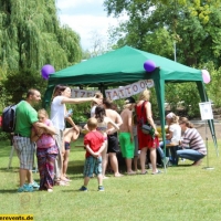 Strandbad Frankenthal, Glitzer Tattoos, Huepfburg (32).JPG