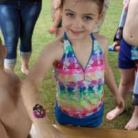 Strandbad Frankenthal, Glitzer Tattoos, Huepfburg (7).JPG