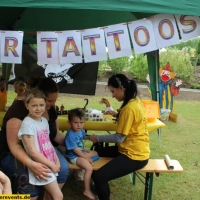 Strandbad Frankenthal, Glitzer Tattoos, Huepfburg (8).JPG