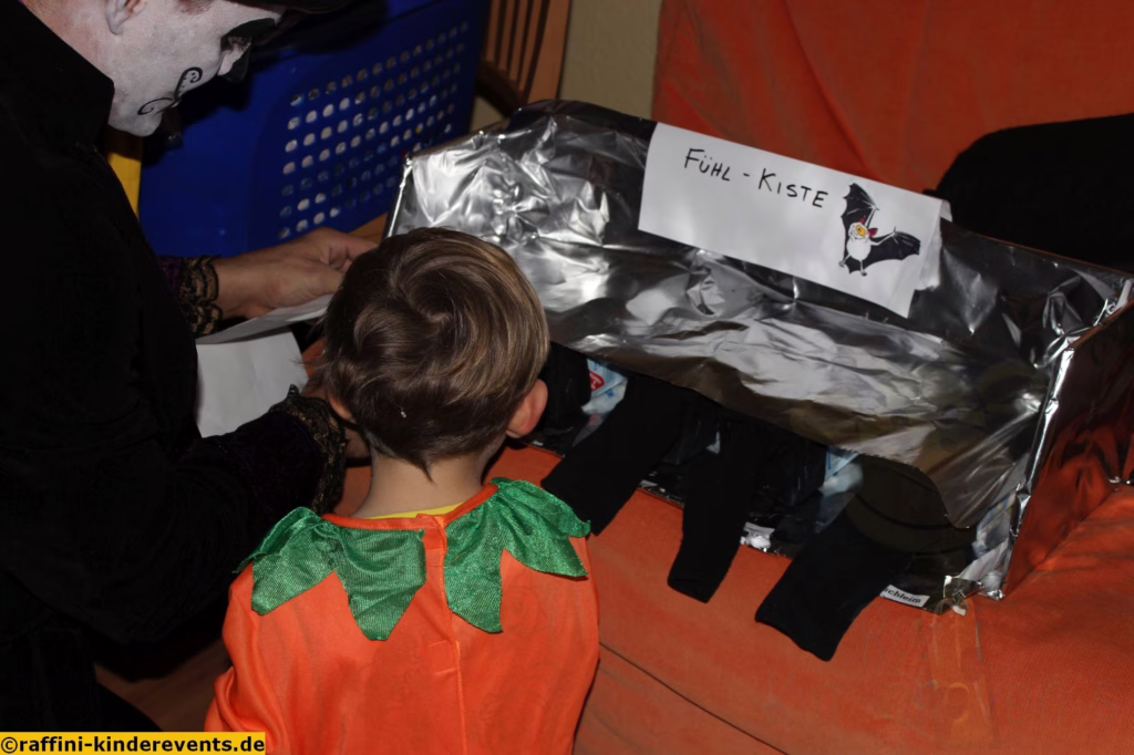 Halloween Gruselkiste kinderspiele