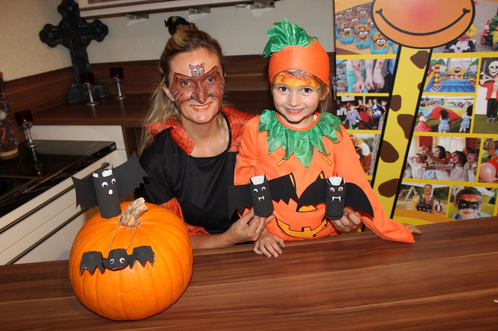Kinder Halloween Basteln, Recycling Fledermaus