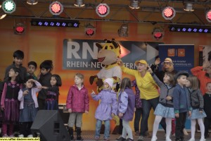 Mini Kinder Disco mit Maskottchen Tanz (4)