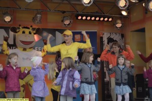 Mini Kinder Disco mit Maskottchen Tanz
